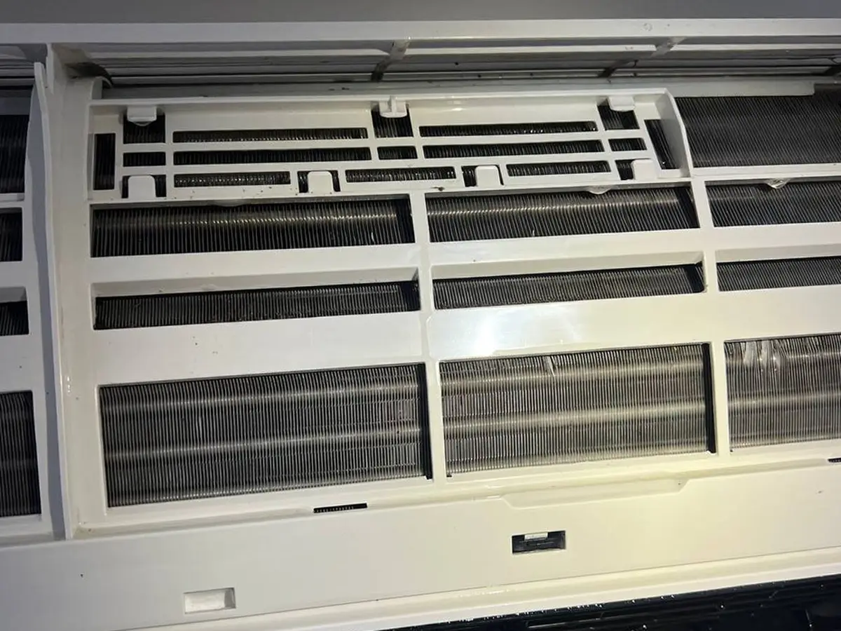 The same wall unit after cleaning, housing and grille white again.